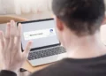 Udowodnisz, że nie jesteś robotem, robiąc z siebie pajaca. Dziwny pomysł Google'a