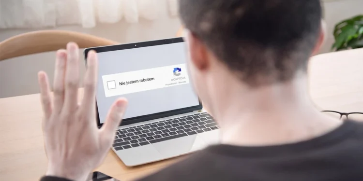 Udowodnisz, że nie jesteś robotem, robiąc z siebie pajaca. Dziwny pomysł Google'a