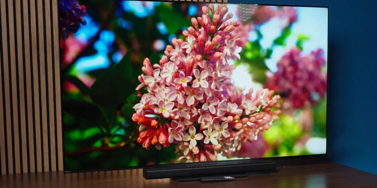 Hisense UR8S – recenzja. Technologia pełnego RGB HISENSE wkracza do szerszego segmentu rynku