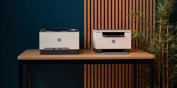 Jaka drukarka do firmy? Ta do czerni i bieli, tamta do koloru