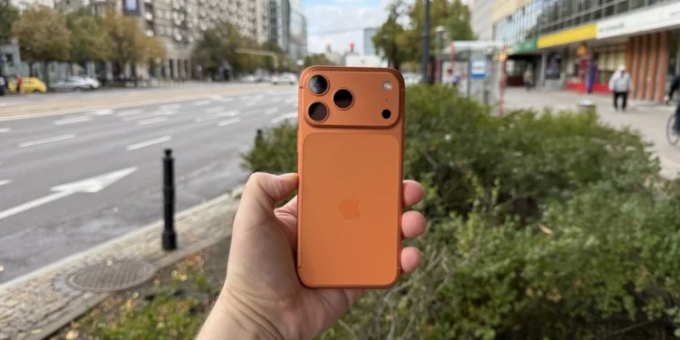 Nowy iPhone z większą baterią? Ile można czekać