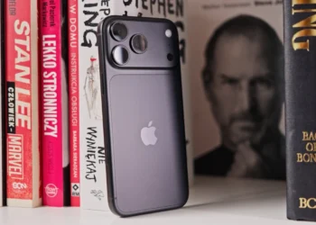 To dlatego iPhone 18 Pro Max ma tak dużą baterię. Apple sprytnie ominął przepisy