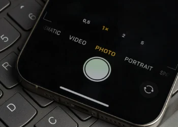 Aparat iPhone'a przejdzie remont. Apple oddaje ci stery