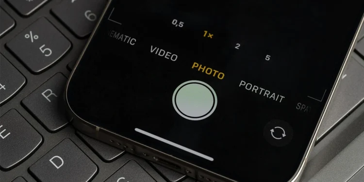 Aparat iPhone'a przejdzie remont. Apple oddaje ci stery