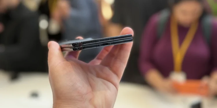 Phone Duo to bezpieczny początek. Takie będą kolejne składaki Apple'a