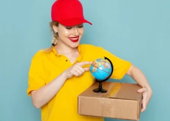 Jak wysłać paczkę za granicę kurierem?