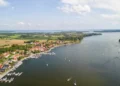 Kąpiemy się w plastikowej zupie. Szokujące wyniki badań jezior na Mazurach