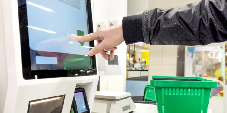 Kasa samoobsługowa nie dla każdego. Sklep sprawdzi, czy można ci zaufać