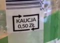 Nowy przekręt na butelkomatach. Wyłudzają kaucję… naklejką 