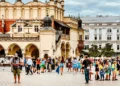 Przyjeżdżają, hałasują, przeszkadzają. Kraków traci cierpliwość 