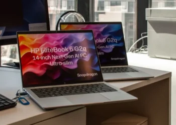 Laptopy i smartfony będą tańsze. Nowe ekrany już tu są