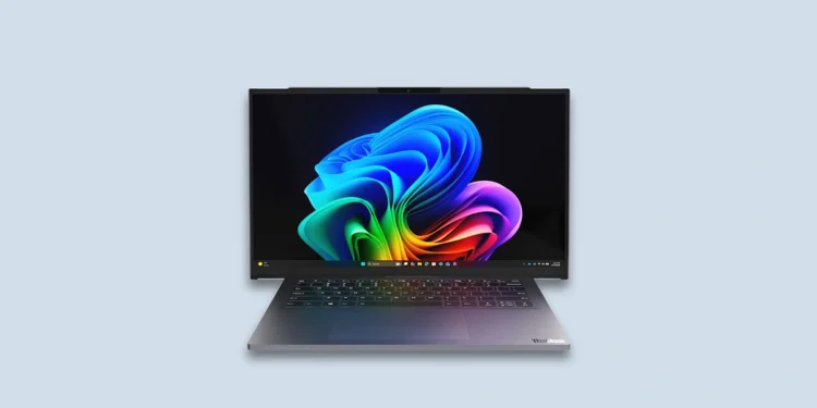 Laptop z płynną formą. Lenovo pokazuje „łabędzia” rosnącego w oczach