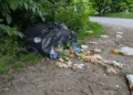 Wyrzucasz śmieci na lewo? Uśmiechnij się, jesteś w ukrytej kamerze