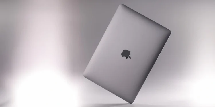 Lekki plecak, potężne możliwości. Testujemy MacBooka Air w realiach roku szkolnego