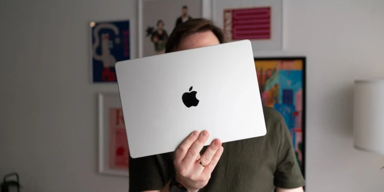 Co potrafi laptop w cenie 10  tanich MacBooków Neo? Sprawdzamy