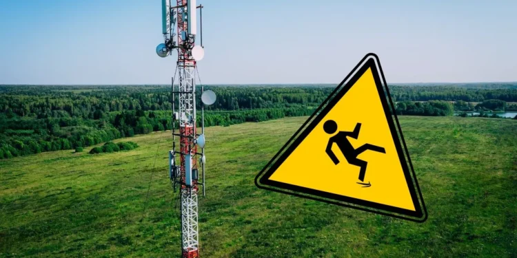 Gigantyczny maszt 5G znowu runął na ziemię. Nagrali to