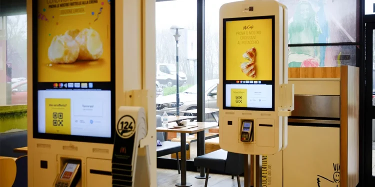 McDonald’s wie, kiedy przyjdziesz i co zamówisz. Służby specjalne się chowają