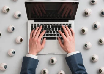 Meta zamienia pracowników w paliwo. Prześledzą każdy ruch myszki i klawisz