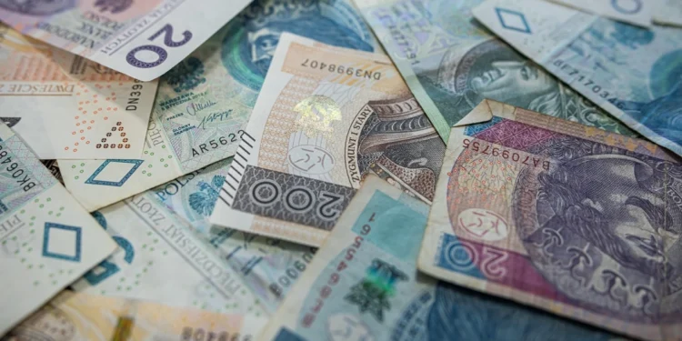 Tyle Meta zgarnia na fałszywych reklamach w Polsce. 9000 lat pracy, by ich dogonić