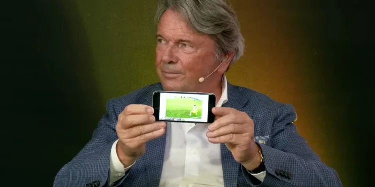 Polski miliarder używa 10-letniego iPhone'a? Internet w ekstazie, my sprawdzamy