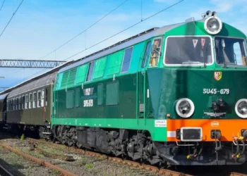 Wsiadasz w Warszawie, wysiadasz w PRL-u. Nieśpieszny ma nowe trasy