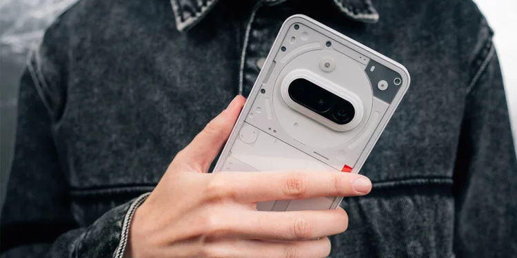 Nothing ogłosił koniec tanich telefonów. Dwa dni później zaskoczył fanów