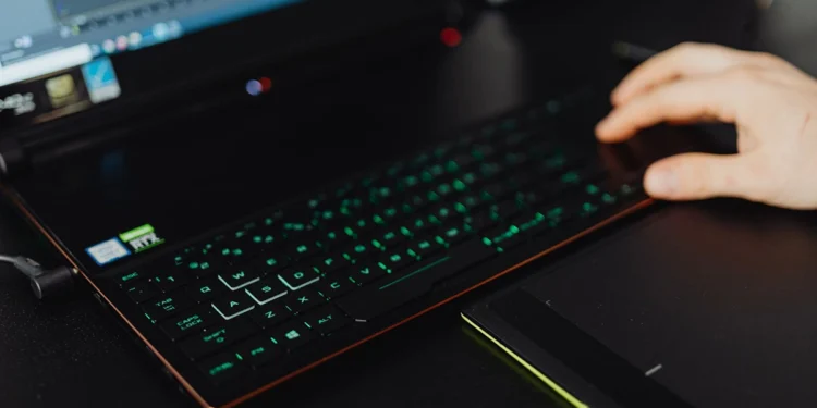 Taki laptop ma dziś dla ucznia najwięcej sensu. Nawet jeśli nie gra