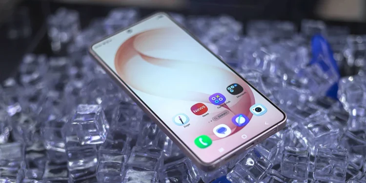 Łapcie za telefony. Do Polski wleciała aktualizacja do One UI 8.5