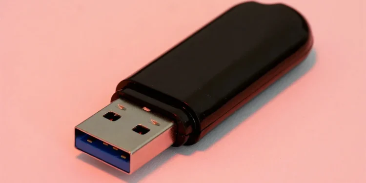 Wygląda jak zwykły pendrive. Dopiero specjalny plik odsłania jego sekret