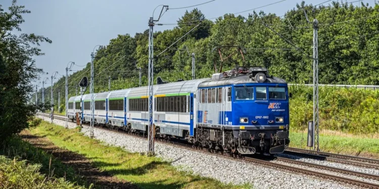 PKP spowalnia pociągi. Aż 680 wagonów pojedzie wolniej, powód mamy pod nogami