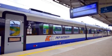 Pociągi PKP Intercity pękają w szwach. Przewoźnik właśnie ogłosił rekord