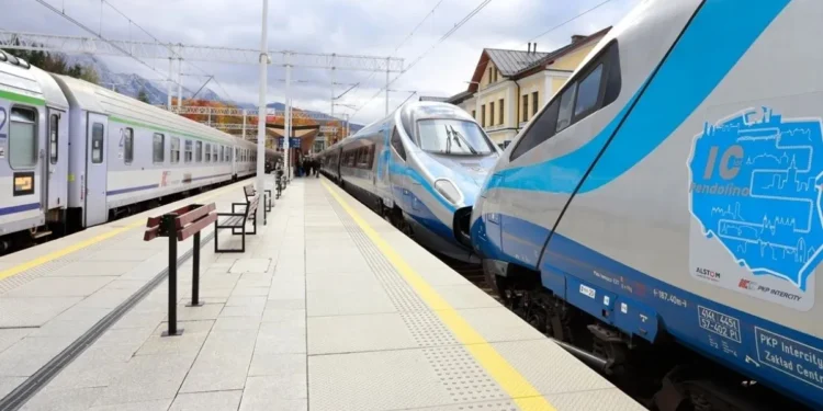 Polacy dosłownie rzucili się na pociągi. PKP Intercity ma nowy rekord