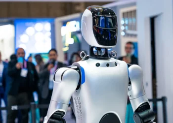 Zamiast aut chcą składać humanoidalne roboty. Zaskakujący pomysł na polskie fabryki