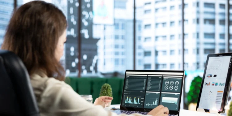 Polskie firmy chcą się cyfryzować mocniej niż ktokolwiek w Europie. Co stoi na drodze i jak AI może to zmienić?