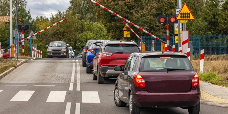 Pociągi zwolnią do 20 km/h. Maszyniści mają dość cwaniaków za kółkiem igrających ze śmiercią
