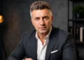 Google to już nie wszystko. Rafał Cyrański tłumaczy, dlaczego firmy muszą nauczyć się istnieć w AI
