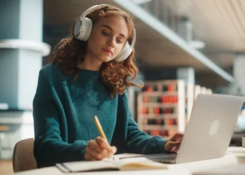 Powrót na studia może być tańszy. Orange o to zadbał
