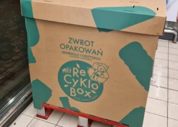 Nie mieli maszyn do kaucji, postawili kartony. Wystarczyły