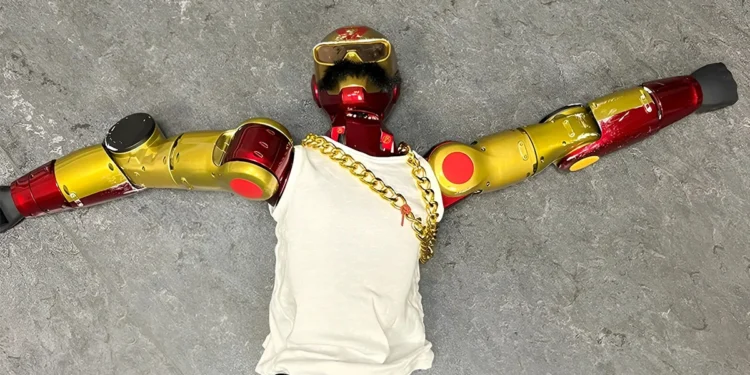 Robot zaatakował nastolatkę i zachowywał się nieobyczajnie. Wkroczyła policja