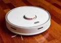 Robot sprzątający nagrał małżeńską zdradę. Mąż wygrał w sądzie, a potem sam trafił za kratki