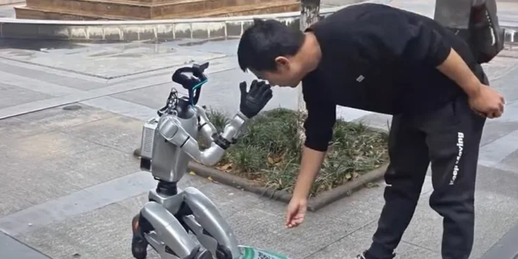 Robot-żebrak wyszedł na ulice. „Nie mam pieniędzy na naładowanie”