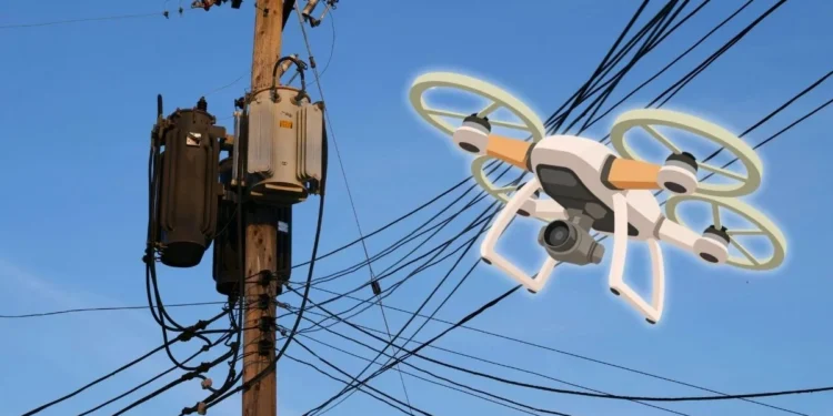 Dron do niszczenia sieci energetycznych. Ładunek jest w skrzydłach