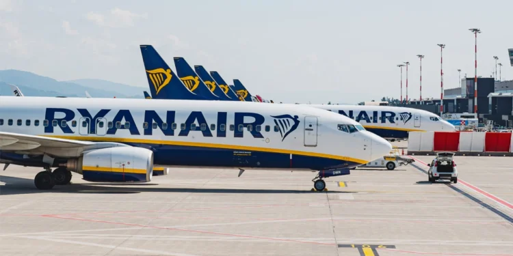 Ryanair w upały zabrał pracownikom wodę w butelkach. Bo kaucja