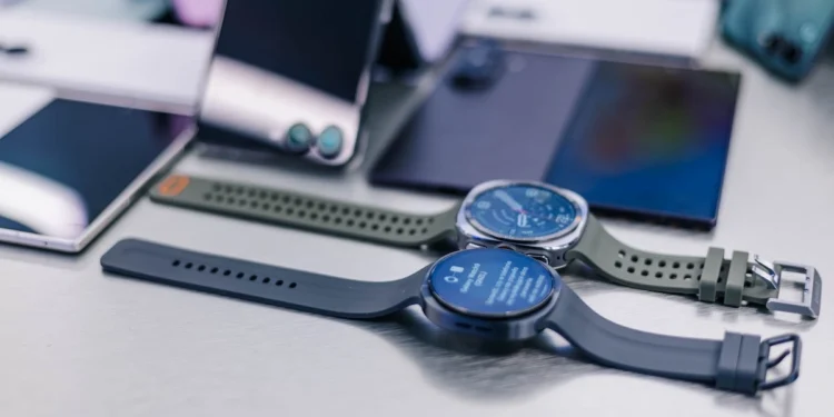 Który smartwatch Samsunga kupić? Z tej dwójki wybierz panie