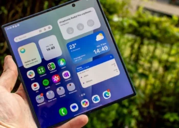 Tak wygląda nowy szeroki Samsung. To potężna odpowiedź na iPhone'a