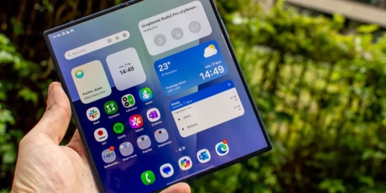 Tak wygląda nowy szeroki Samsung. To potężna odpowiedź na iPhone'a