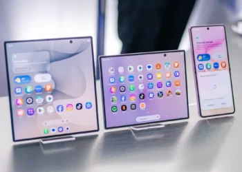 Mierzymy nowe Galaxy Z Foldy 8. Kiedy mniejszy jest lepszy?