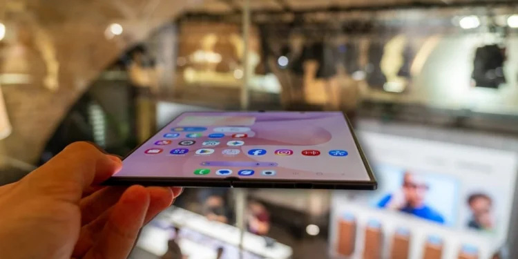 Była bruzda i nie ma. Galaxy Fold wreszcie jest płaski jak trzeba