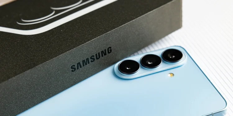 Szykuje się potężna zmiana w Galaxy S27. I powrót dziwnego składaka