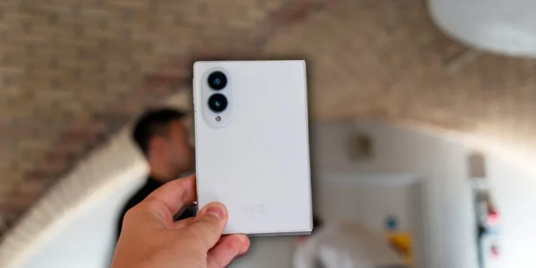 Dlaczego tylko 5000 mAh za 10 000 zł? Samsung tłumaczy